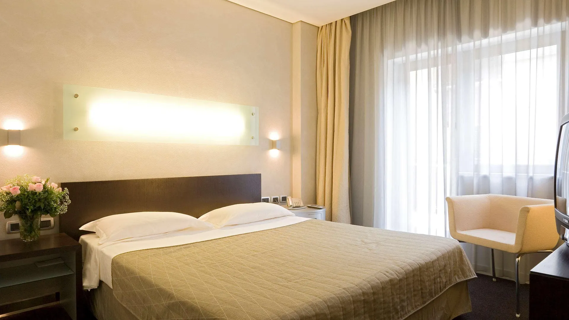 Mercure Palermo Centro 4*,