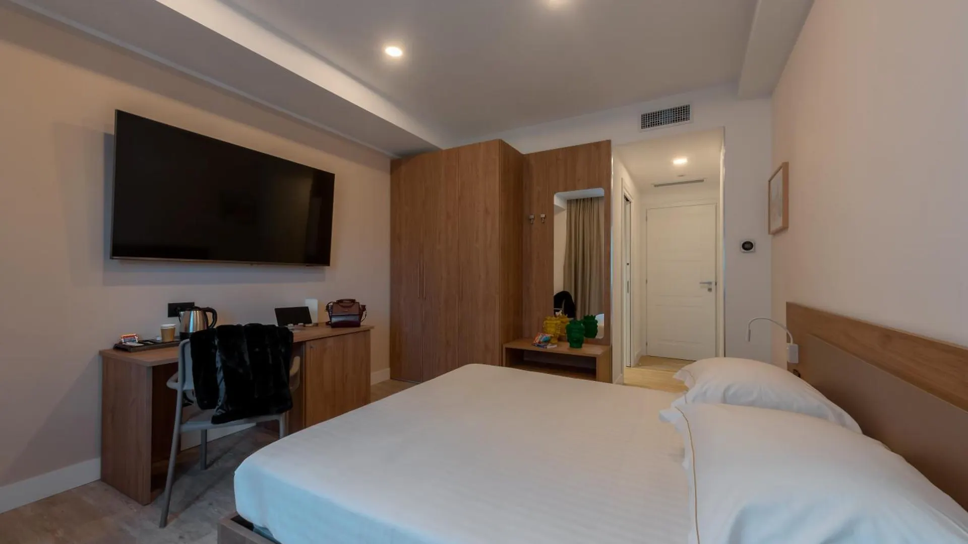 Mercure Palermo Centro 4*,